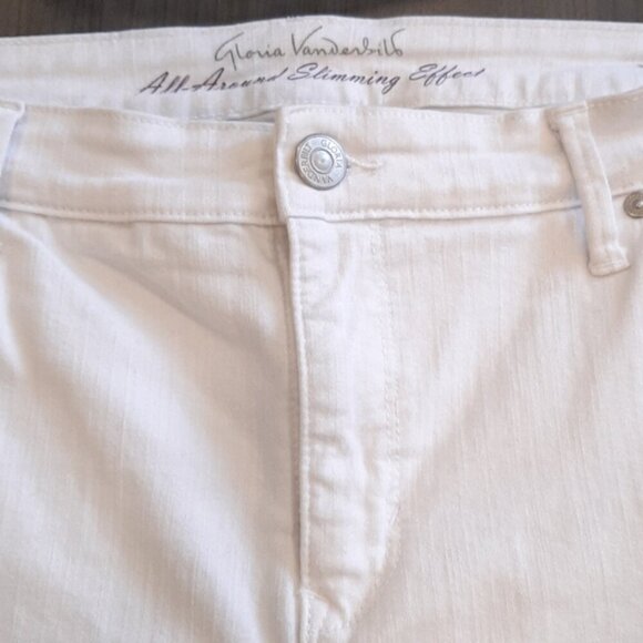 GLORIA VANDERBILT Amanda 12" Bermuda Shorts All Around Slimming Denim Jean - Picture 4 of 10